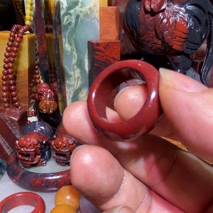 石英质玉介圈未镶嵌人****…