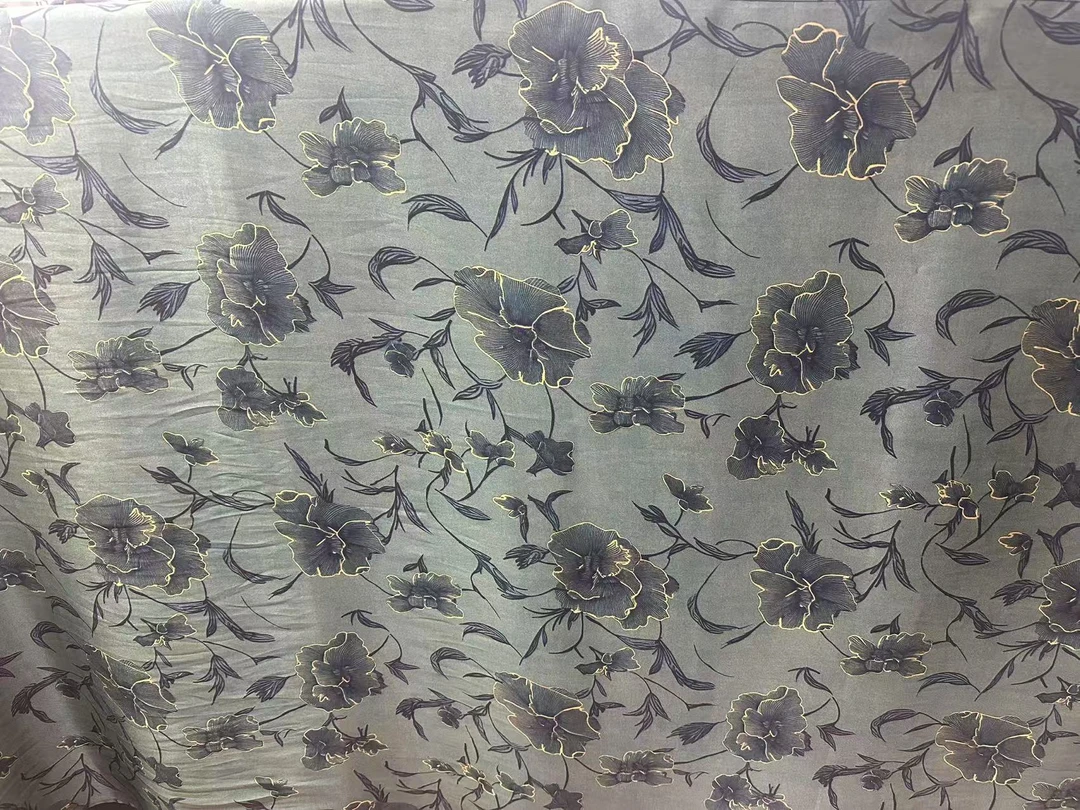 香云纱枕套-金纹花饰