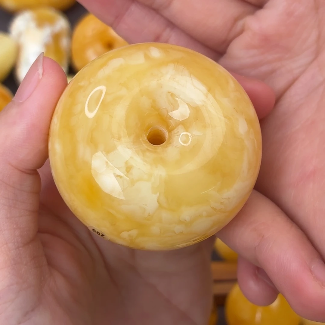 雨***文裸石虫珀未镶嵌虎皮扣子