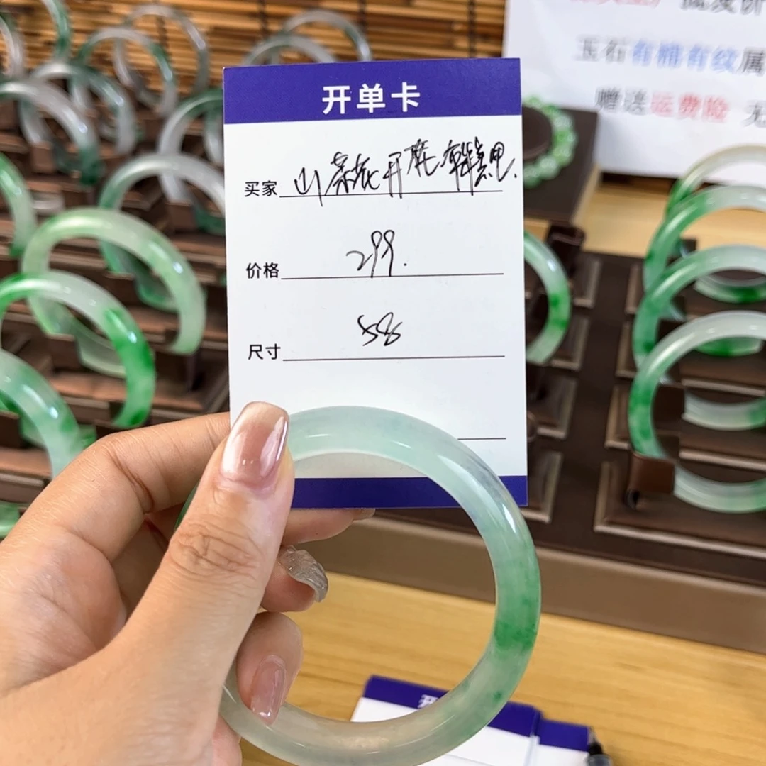 首饰搭配非常好看