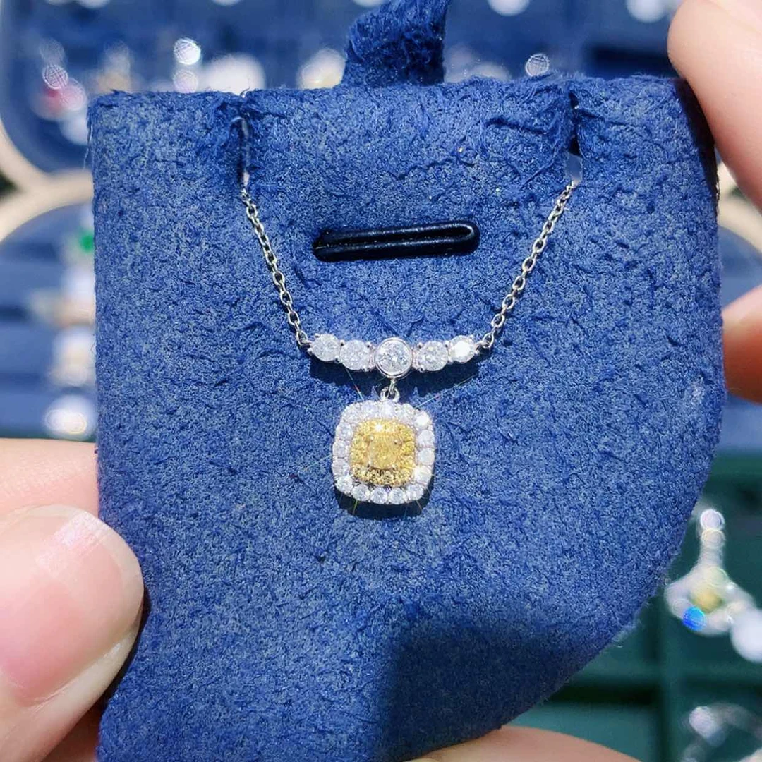 【闪购商品】颈饰18K金镶嵌钻石