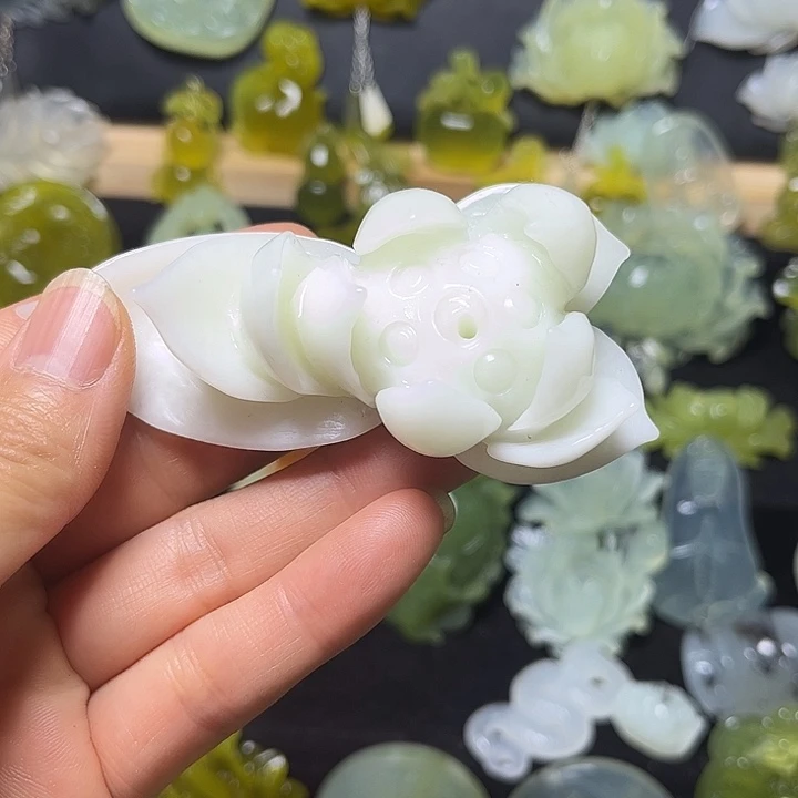 蛇纹石玉未镶嵌颈饰