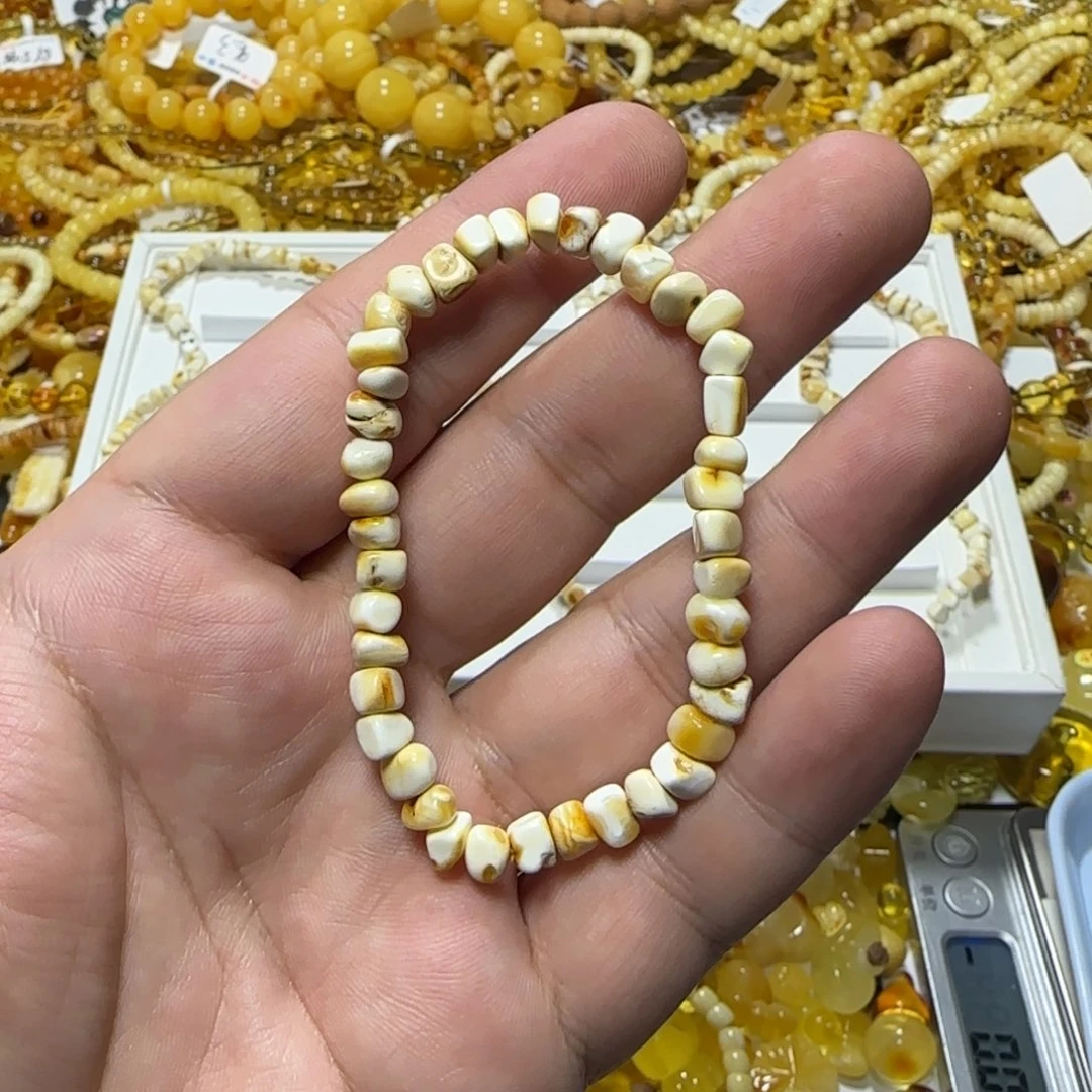 牛****琥珀未镶嵌裸石3.6克