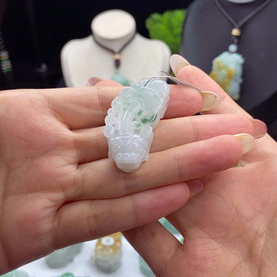 颈饰未镶嵌翡翠A33 冰胶飘花如意貔貅