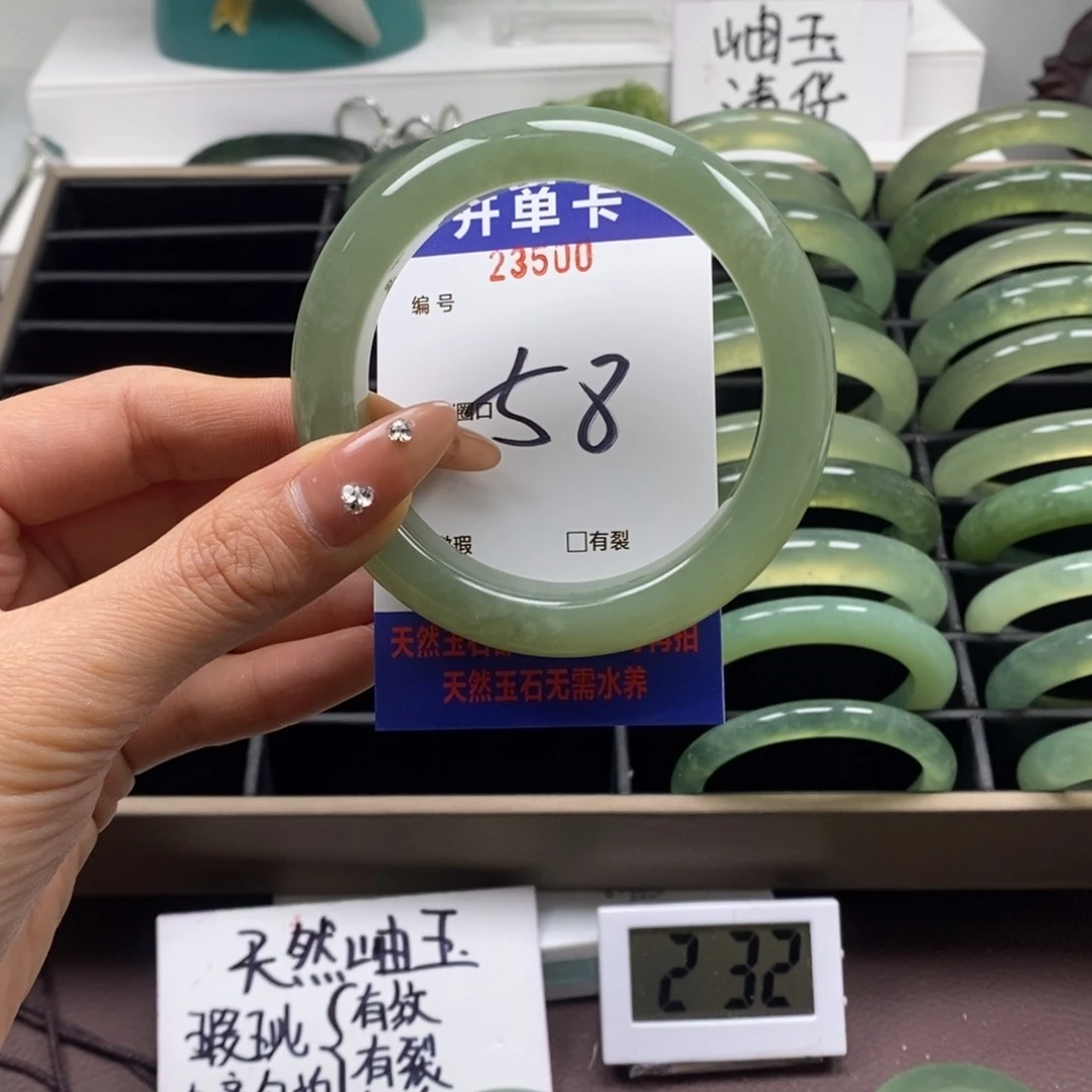 蛇纹石玉手镯未镶嵌