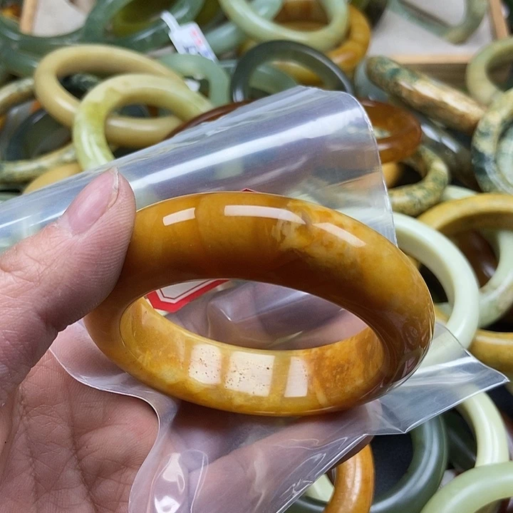 蛇纹石玉手镯未镶嵌鑫**荣