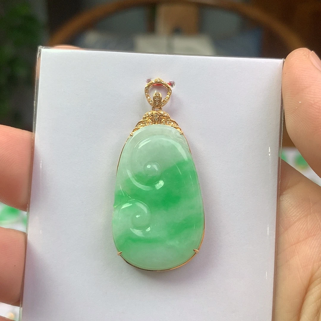 翡翠18K金镶嵌颈饰翡翠首饰