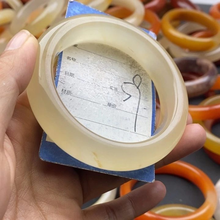 未镶嵌手镯石英质玉