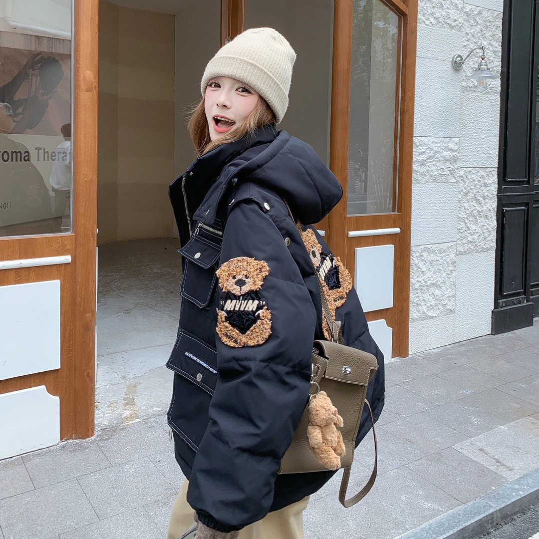 卡通小熊黑色羽绒服女冬季2025新款可拆卸袖90白鸭绒工装连帽外套