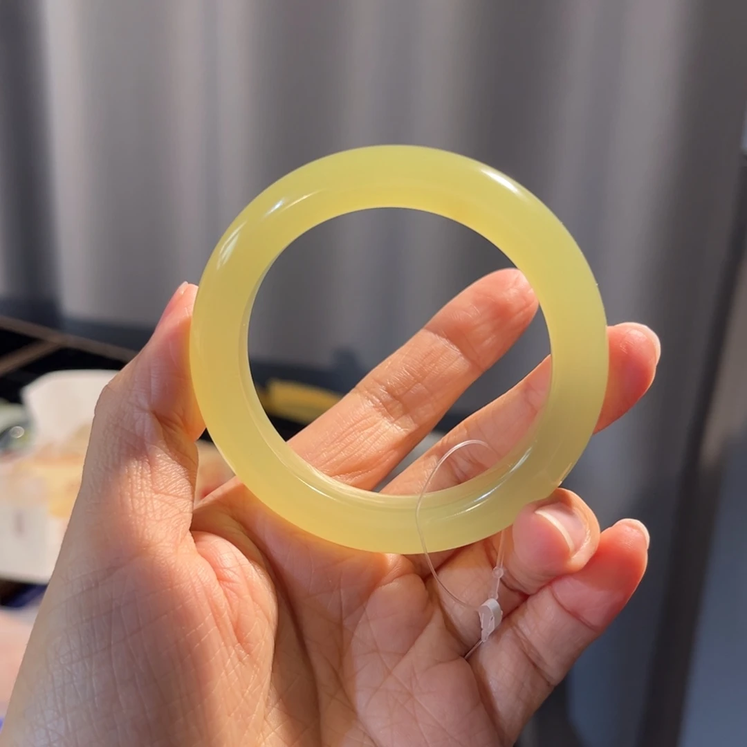 和田玉未镶嵌手镯  「高冰胶荧光黄口」