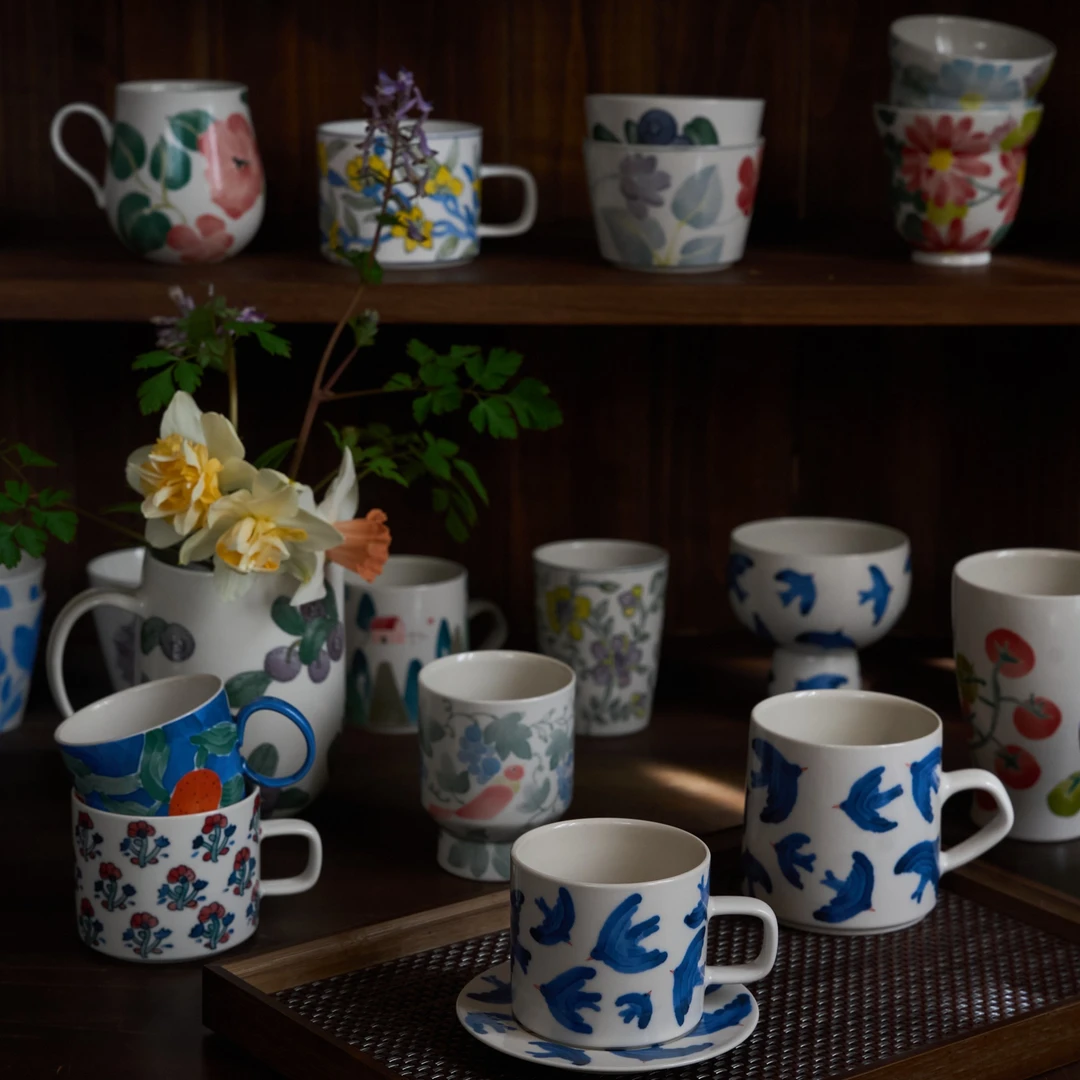 大有日-弓肙创意个性果蔬植物釉下五彩咖啡杯手绘木槿花飞鸟杯碟