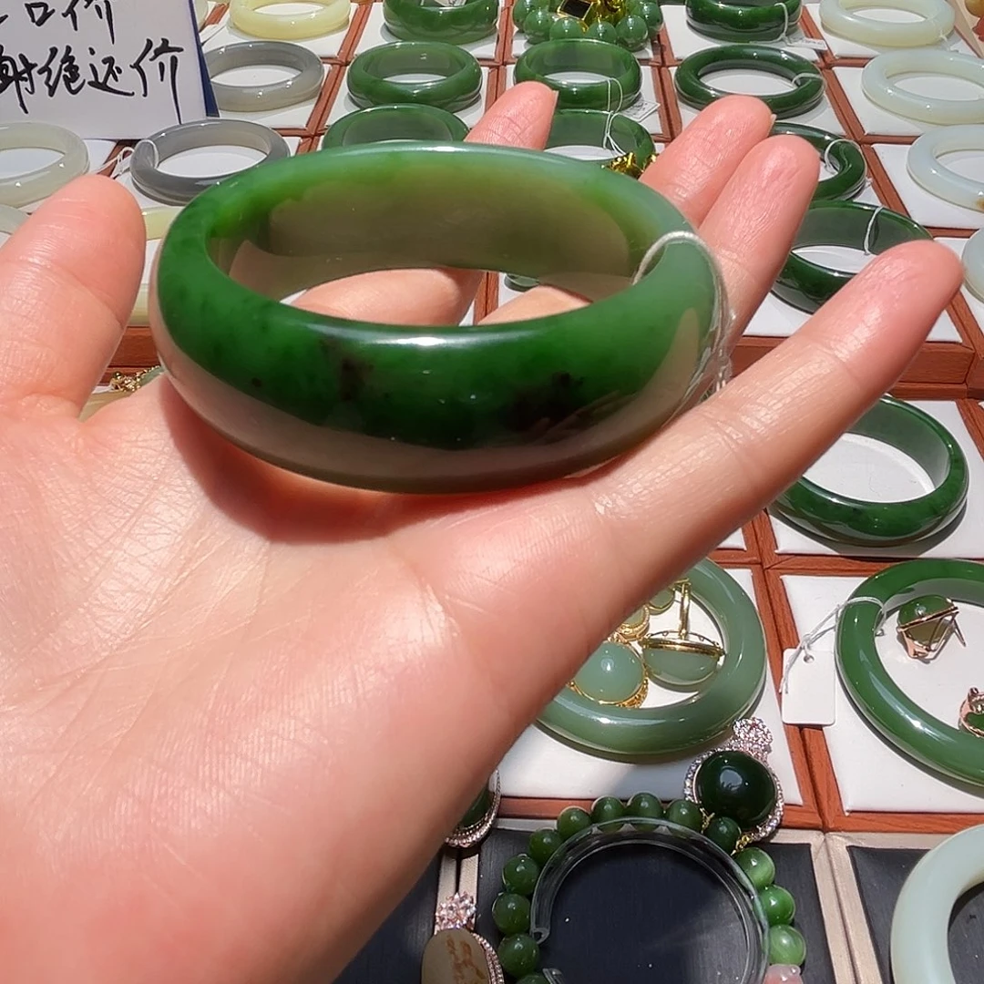 和田玉未镶嵌手镯