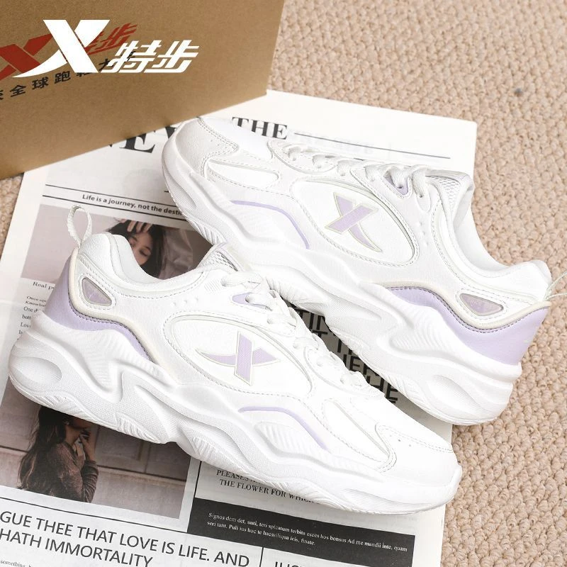 特步女鞋保暖休闲跑步运动鞋2025冬季皮面软底减震跑步鞋轻便跑鞋