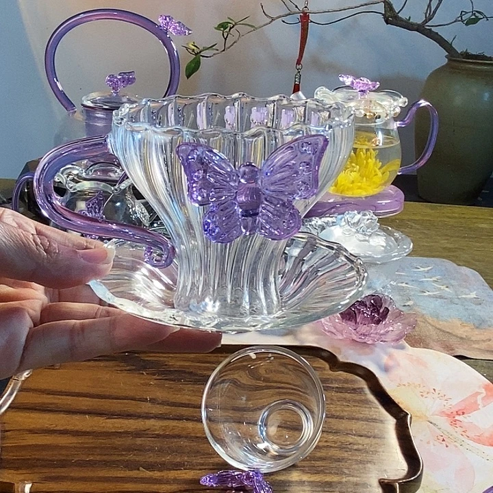 璐***️。。。。。。。。。。。。。。玻璃