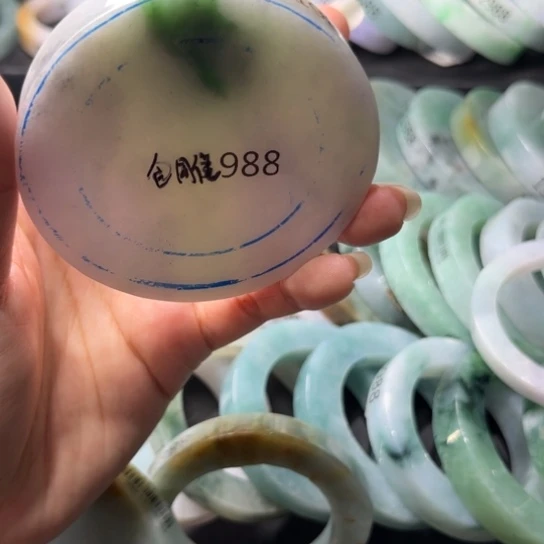 定制翡翠未镶嵌翡翠手镯