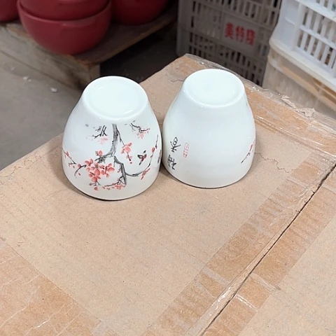 微瑕，不能明火，口径7高度7，8个杯子