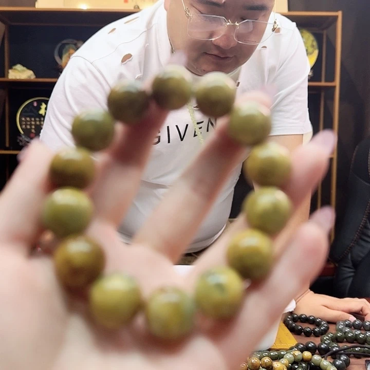 手链未镶嵌透闪石质玉兵*