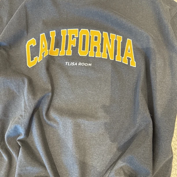 XHCHIC 25早春美式复古字母宽松圆领T恤