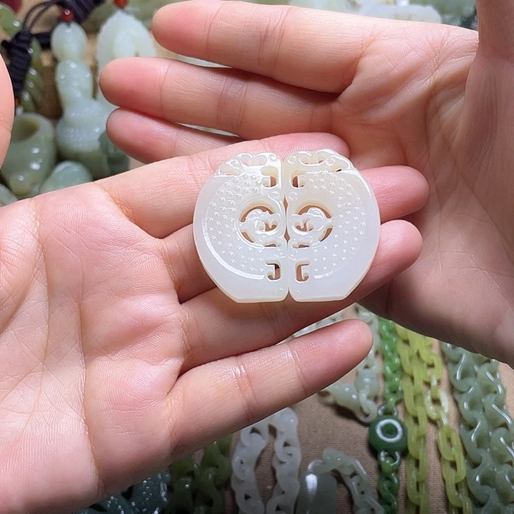 颈饰未镶嵌和田玉