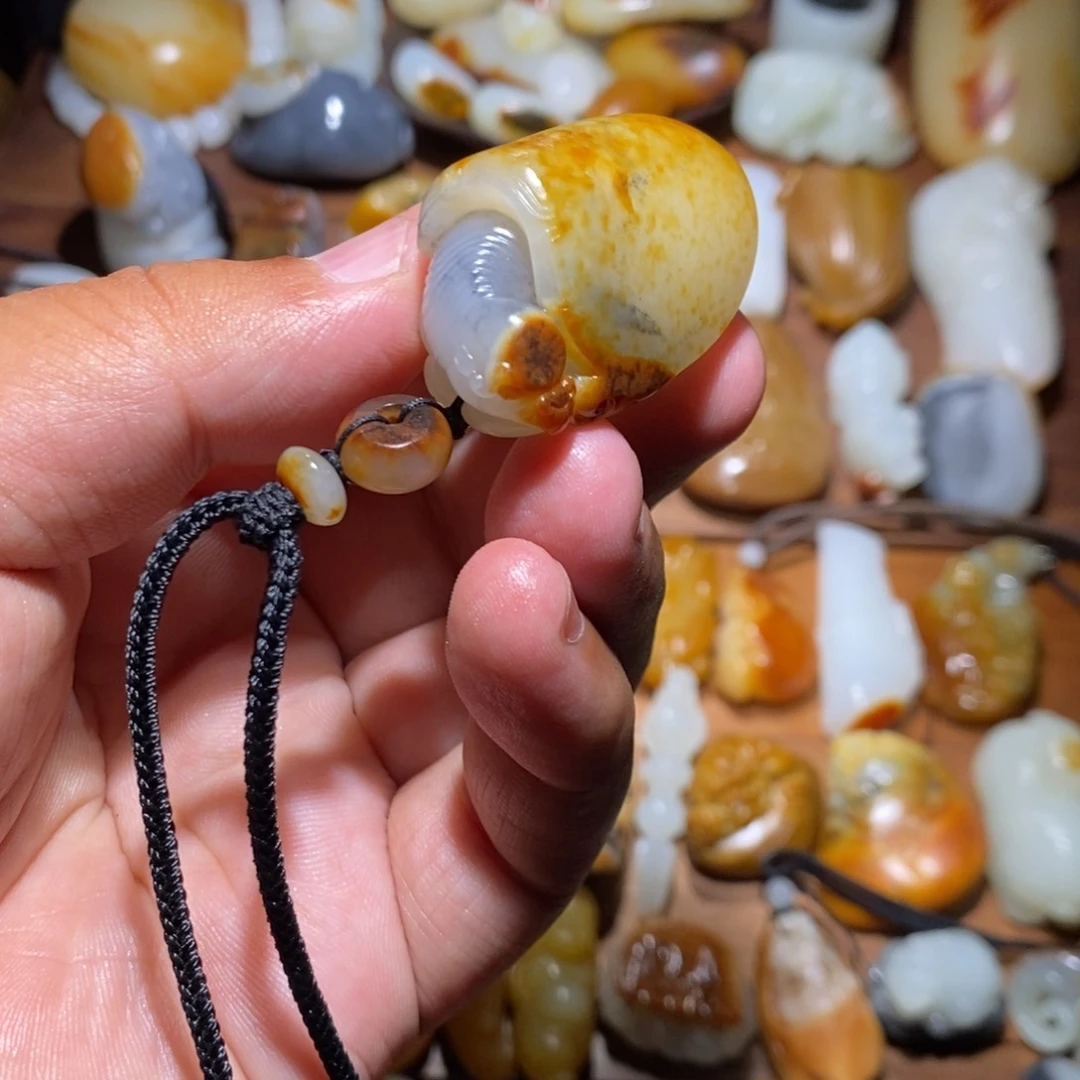 和田玉未镶嵌颈饰灵****膜