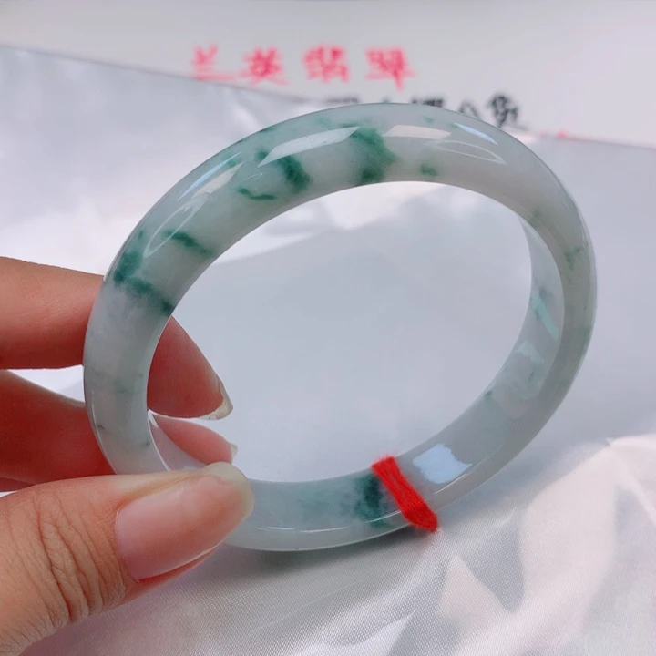 翡翠手镯未镶嵌59圈