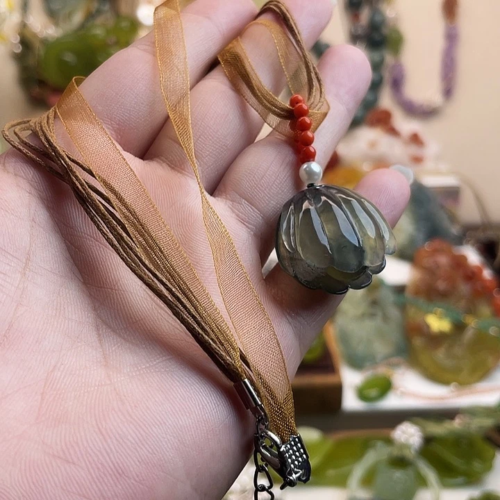 蛇纹石玉未镶嵌吊坠