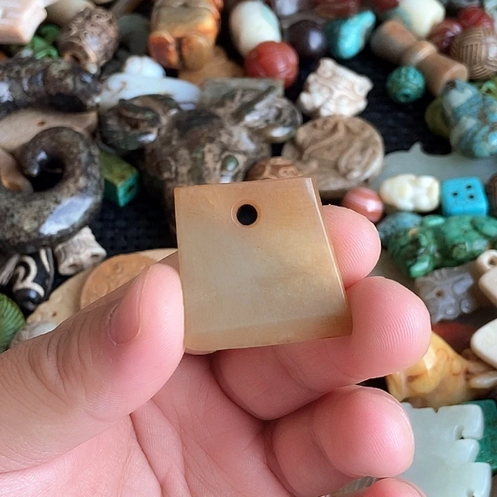 和田玉未镶嵌颈饰60