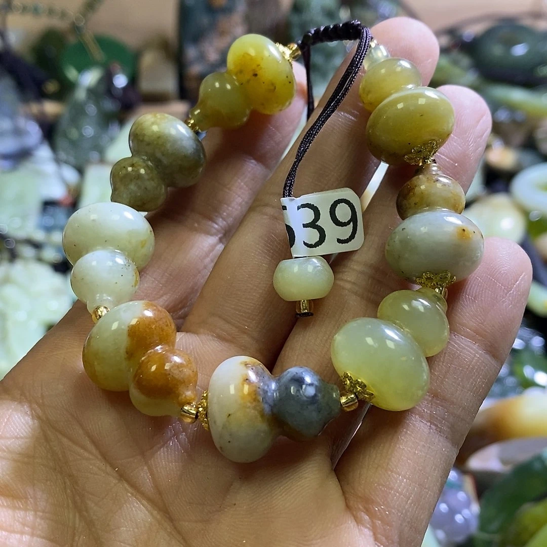 岫玉未镶嵌手链一个