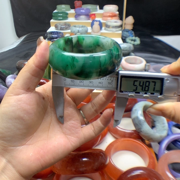 未镶嵌手镯石英质玉