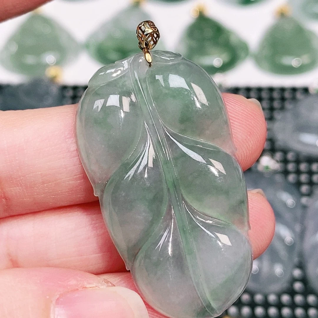 颈饰18K金镶嵌翡翠