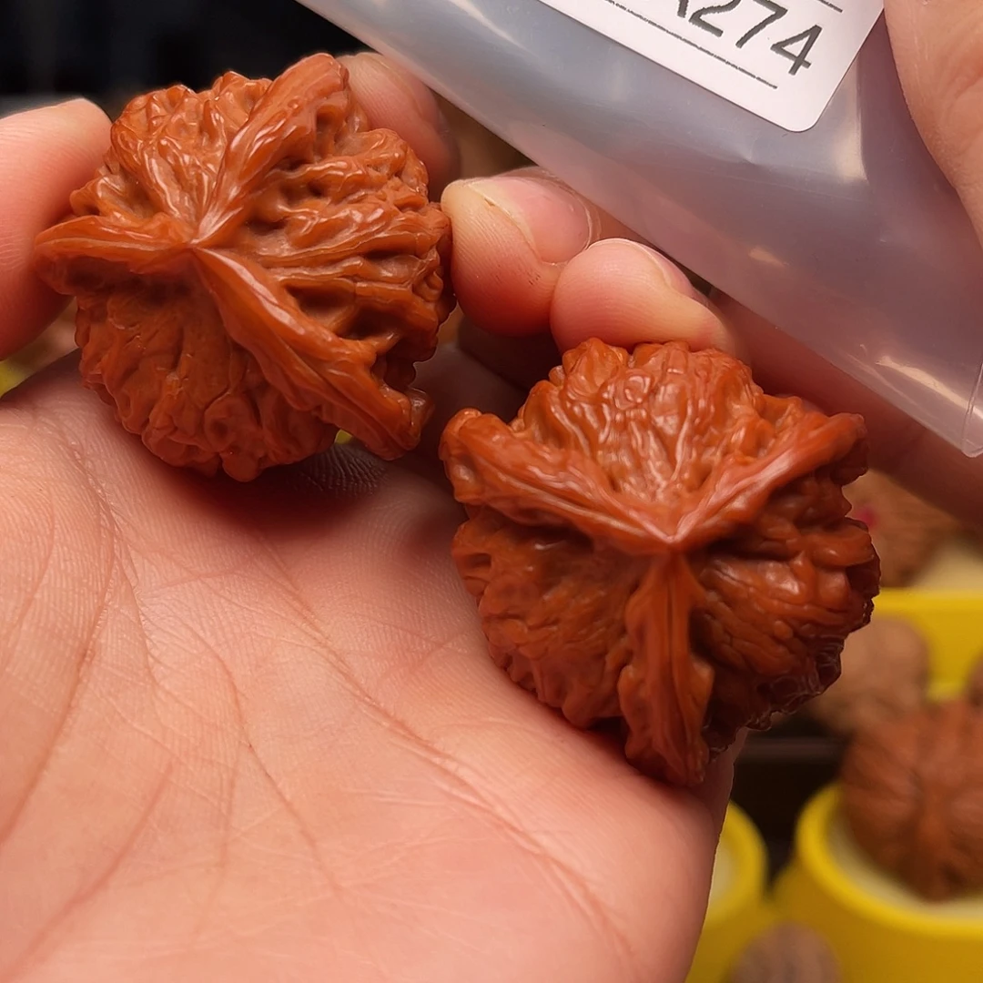 马***）文玩核桃吊坠三棱