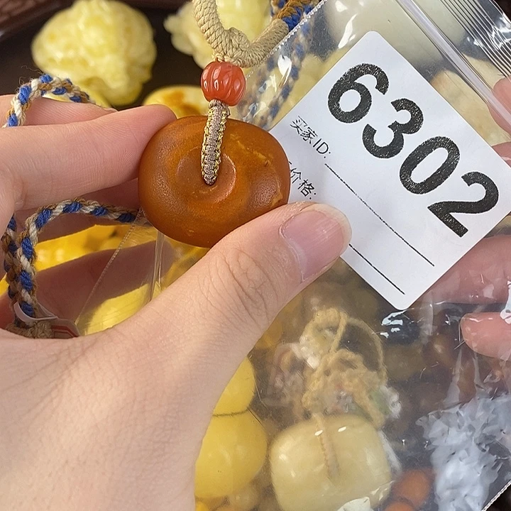 蜜蜡未镶嵌珠宝奇石