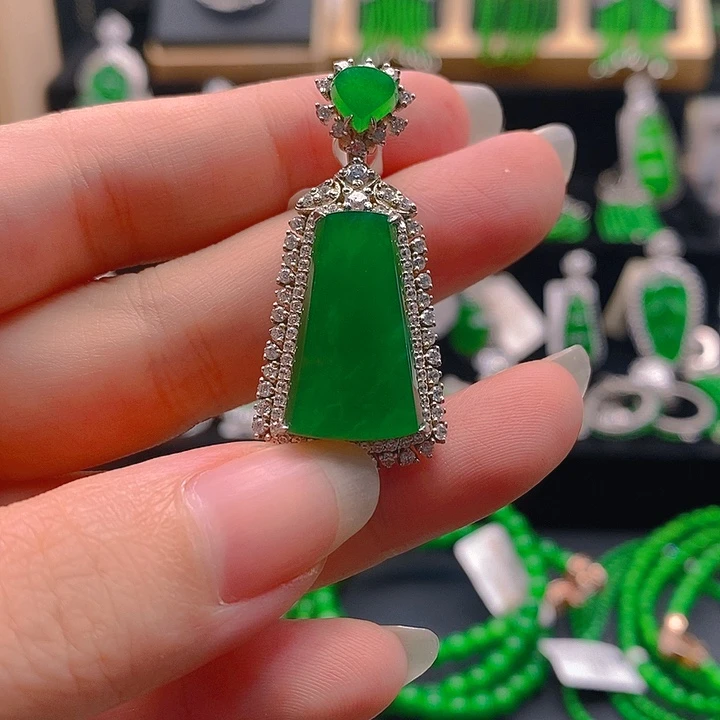 翡翠未镶嵌颈饰2465888