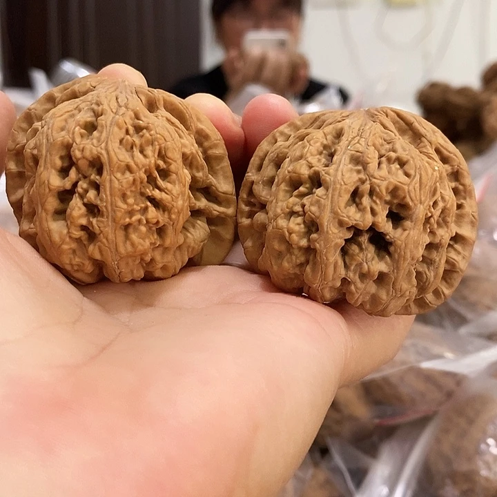 文玩核桃吊坠悠**在49大粗筋白尖