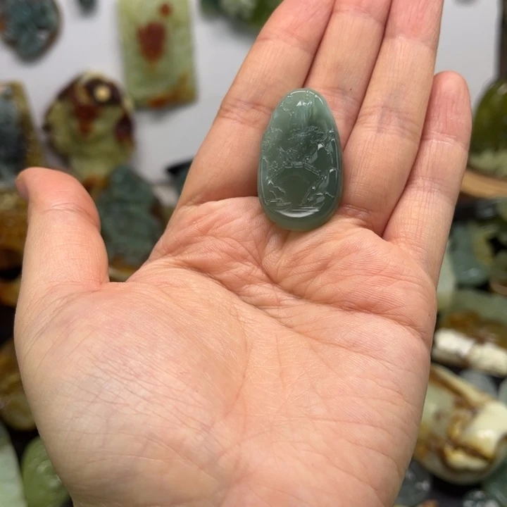 蛇纹石玉未镶嵌颈饰