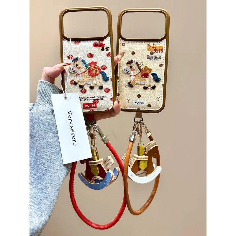 马上暴富有钱刺绣小马手拎绳适用苹果17promax手机壳15iphone16
