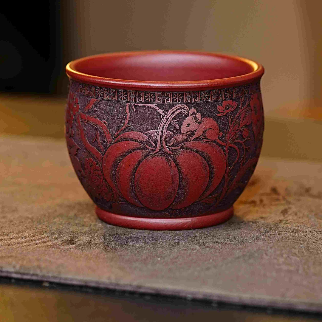 宜兴原矿龙血砂手工浮雕刻绘生肖鼠紫砂主人杯