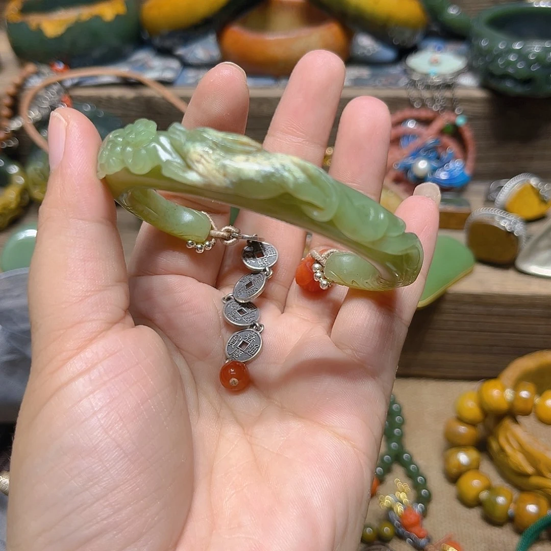 陌***和田玉未镶嵌颈饰