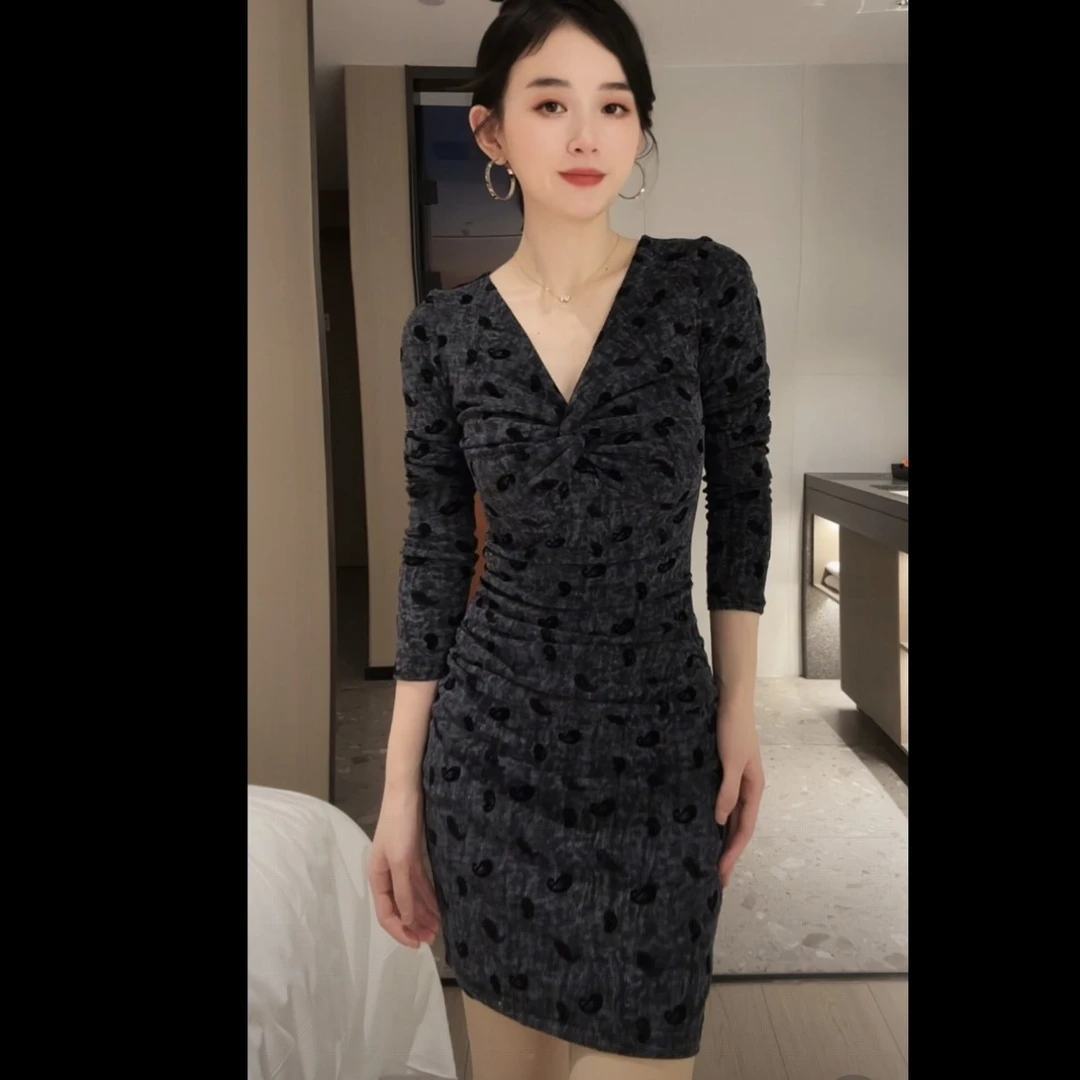 秋冬加绒新款不规则银丝线V领长袖显瘦高腰包臀连衣裙