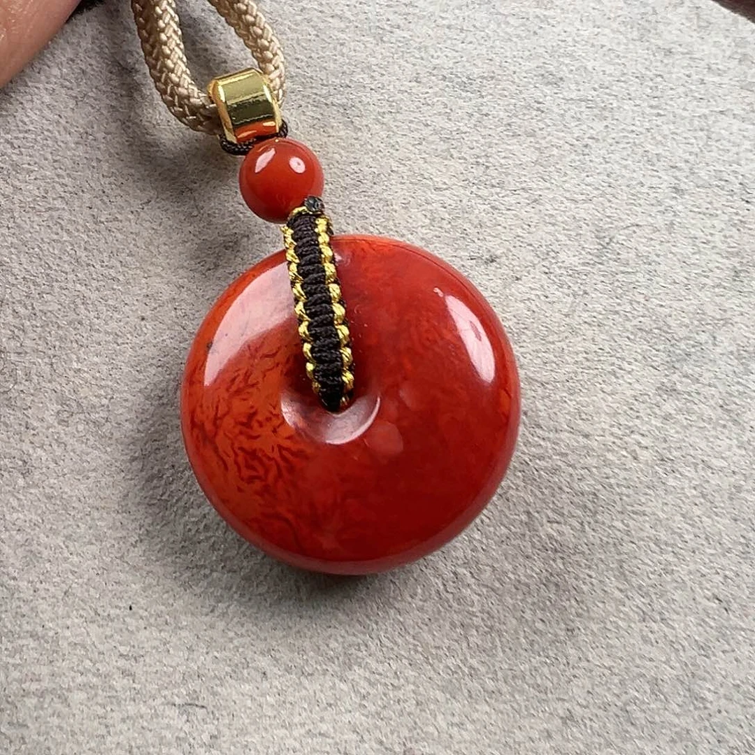 南红玛瑙吊坠未镶嵌