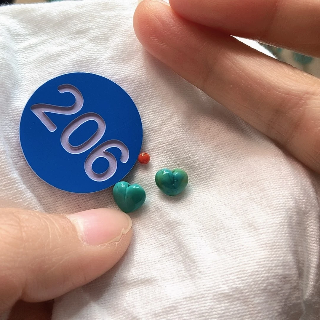 南红玛瑙未镶嵌珠宝奇石