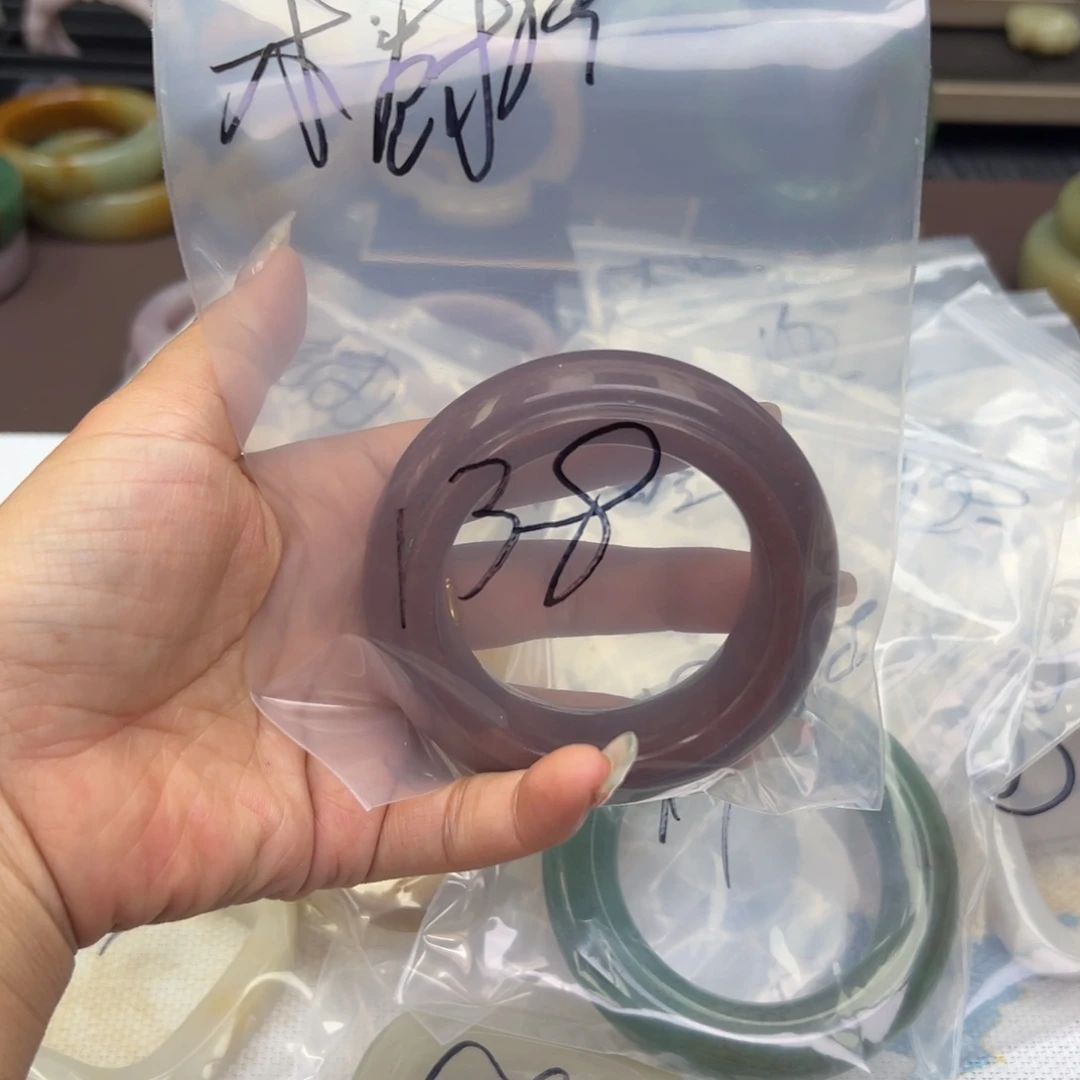 石英质玉手镯未镶嵌榅*