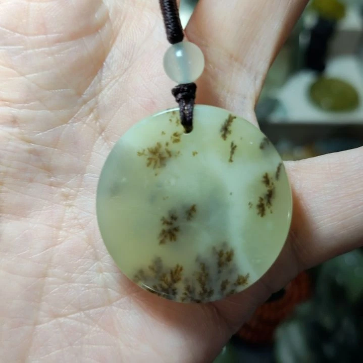 岫玉未镶嵌挂坠款式