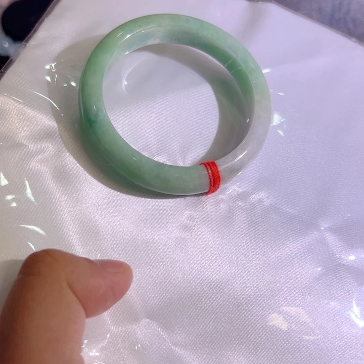 未镶嵌手镯翡翠糯种白底青翡翠手镯