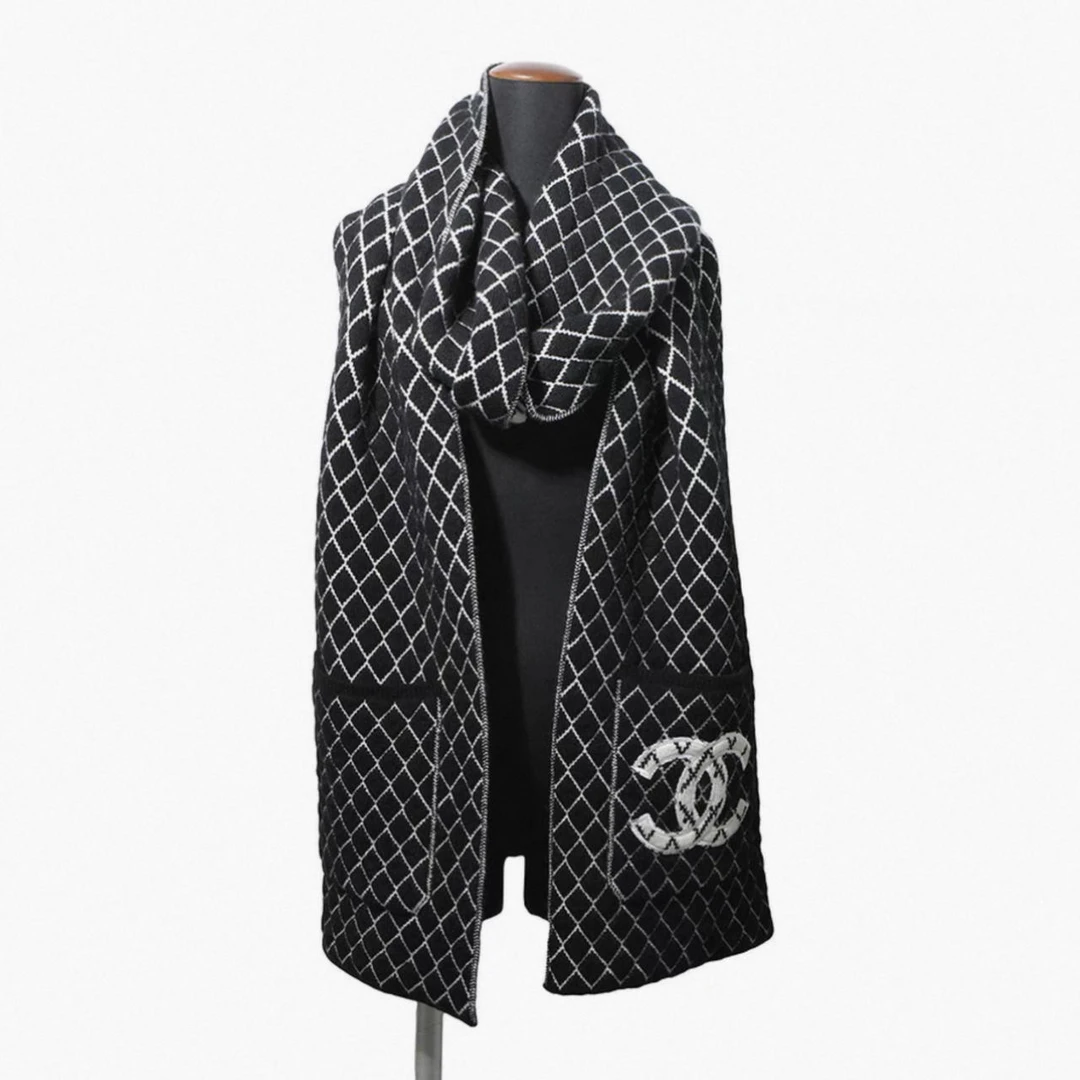 Chanel 黑白菱格纹羊绒围巾