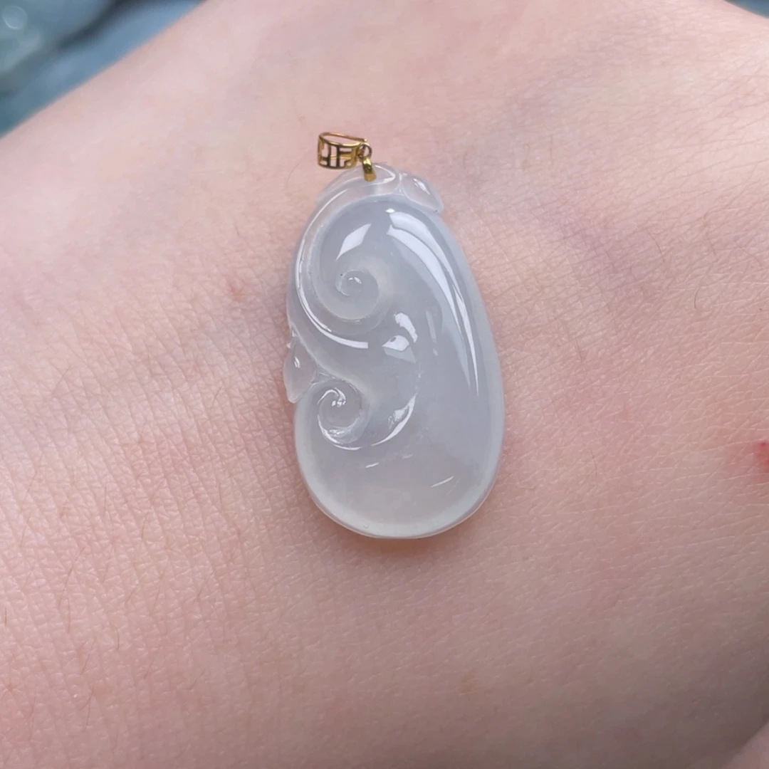 翡翠未镶嵌颈饰如意