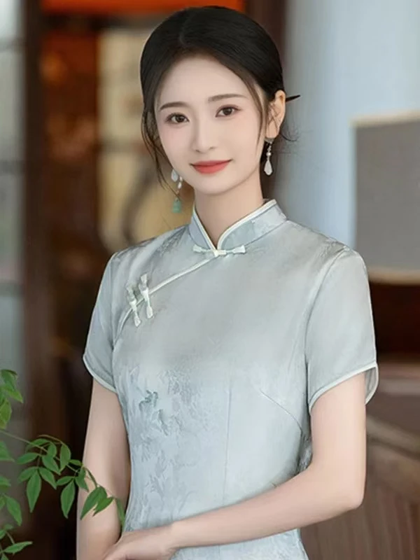 1115 浅绿色 7扣 【绿佳人】旗袍（款式以直播间为准）
