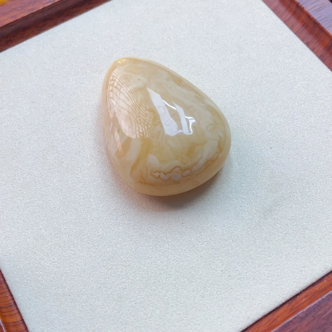 琥珀未镶嵌吊坠(赠链)蜜蜡水滴31.6克