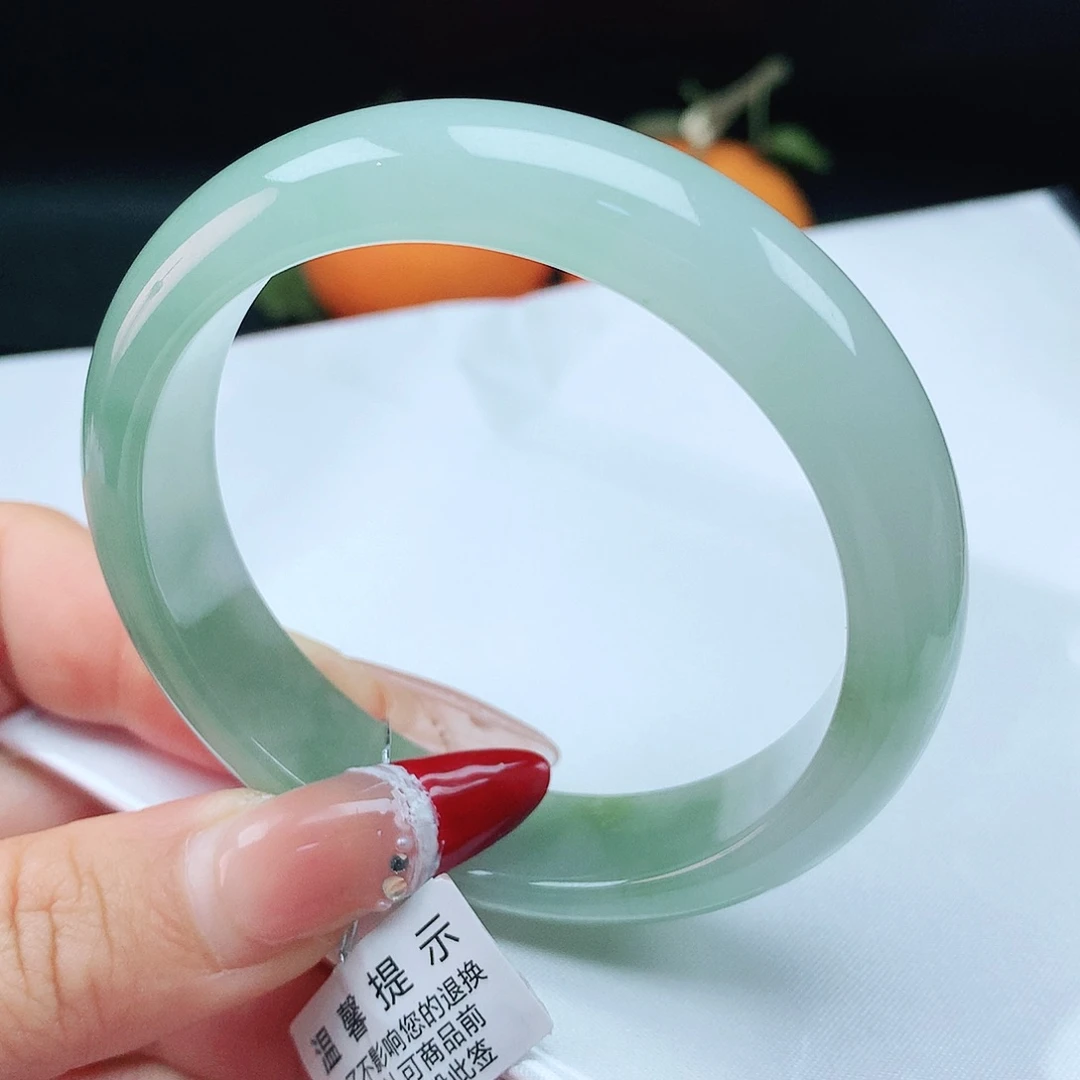 翡翠手镯未镶嵌55圈