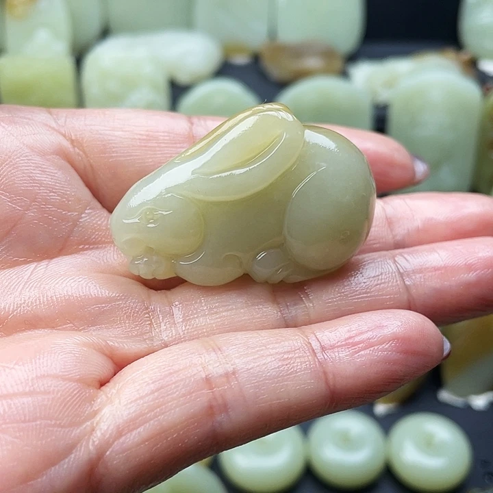 麦***菜和田玉（糖玉）未镶嵌颈饰